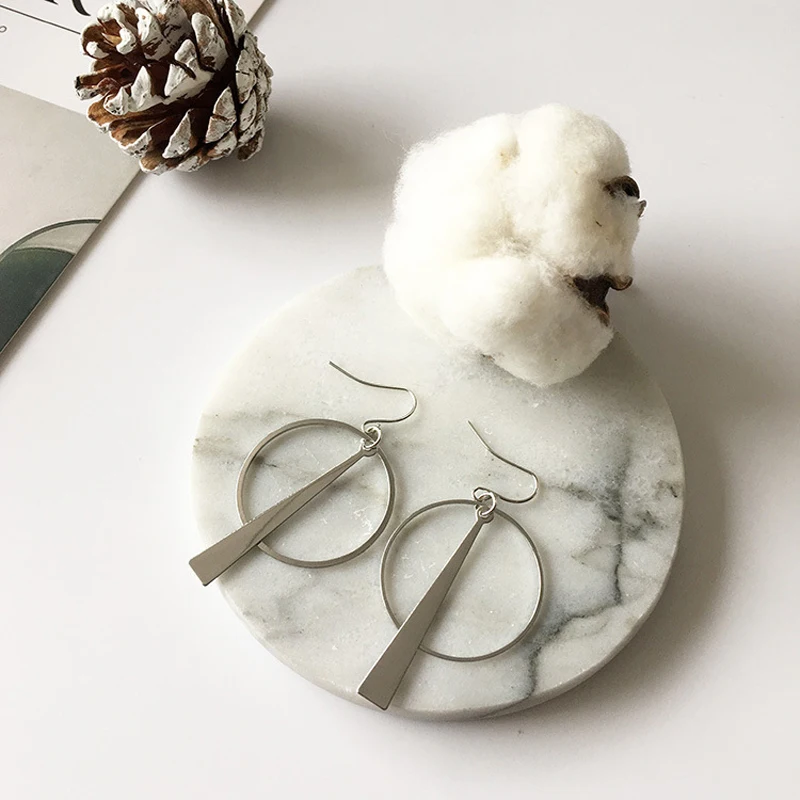 Новые модные серебристые круглые геометрические сережки с кисточками