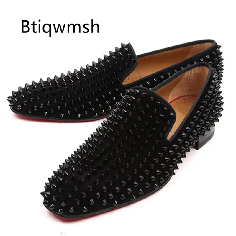 Мужская обувь на плоской подошве с закругленным носком и заклепками лоферы для