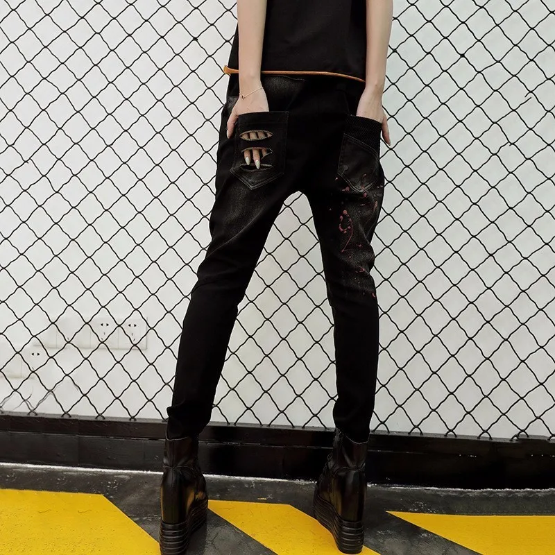 Женские джинсы шаровары Max LuLu черные рваные с дырками и вышивкой в Корейском