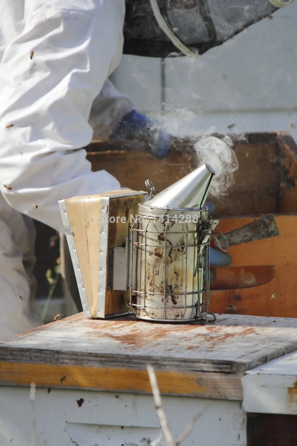 Bee Hive Smoker Stainless Steel with Heat Shield Beekeeping Tool Equipment D-2048 | Дом и сад