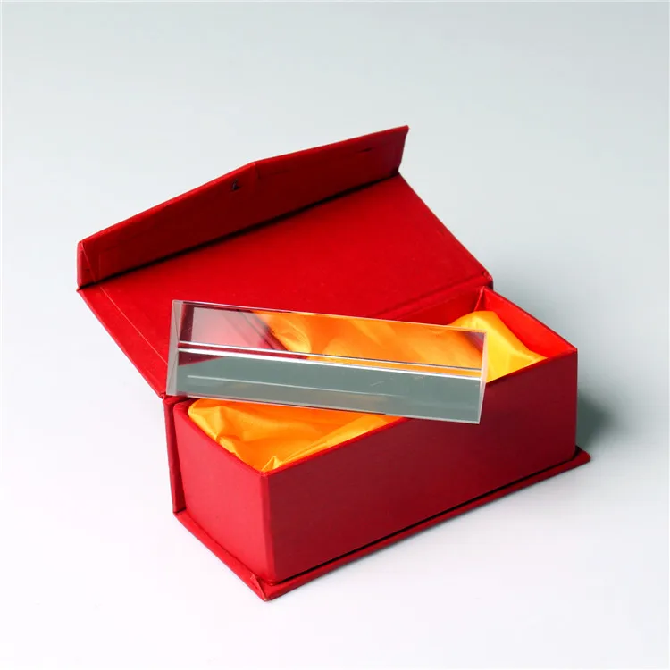 Три призмы семь цветов солнечного света оптическое стекло физика оборудование