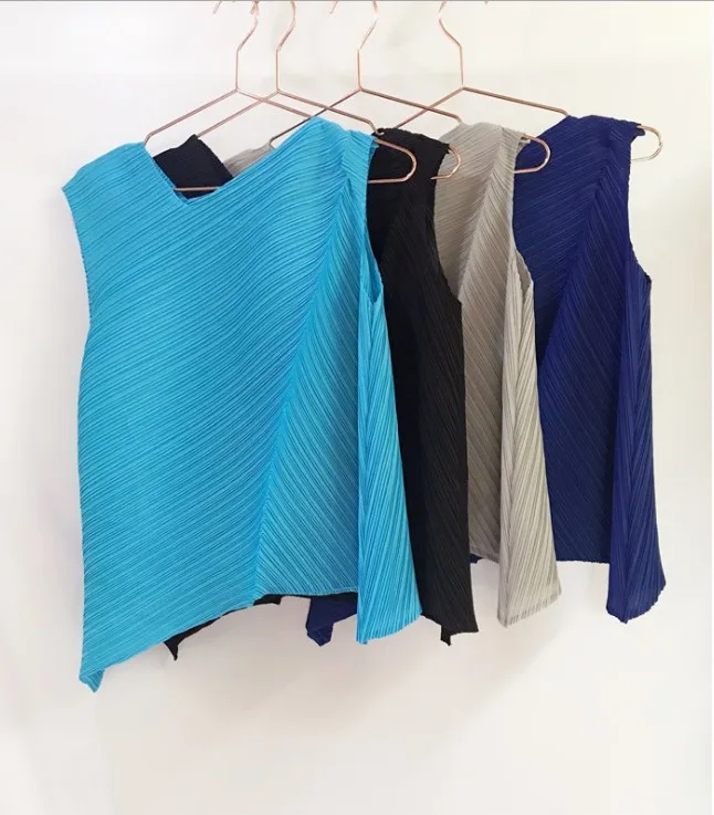 

HOT SELLING Miyake solid color sleeveless fashion fold irregular neck T-shirts IN STOCK