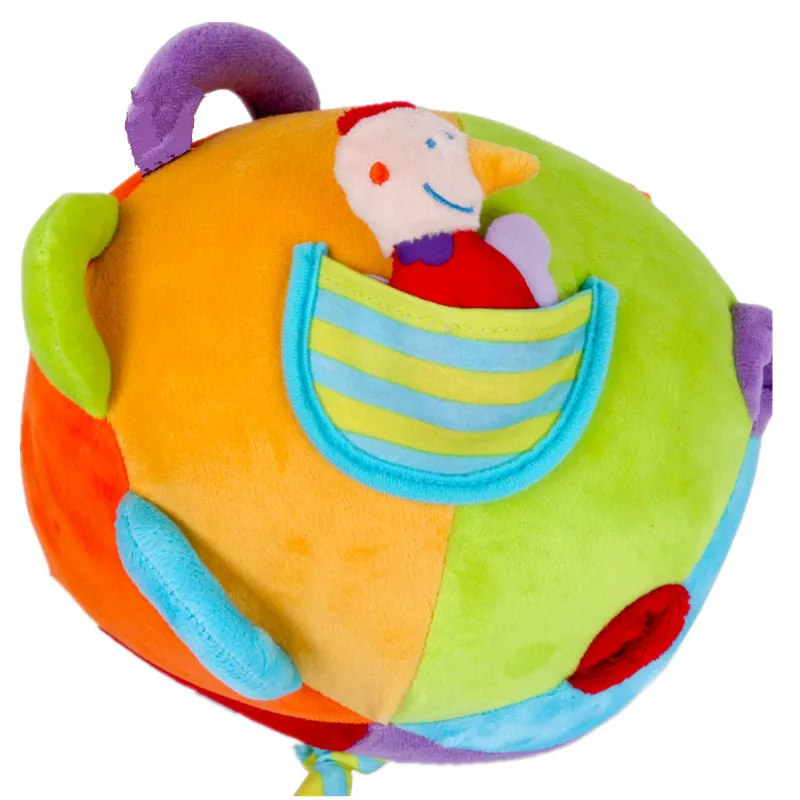 Детские руки захватывают ткань мяч красочные музыки смысле погремушка обучения