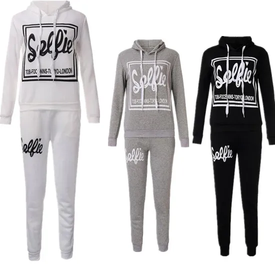 Женский спортивный костюм из 2 предметов зимний с шапкой и буквенным принтом для