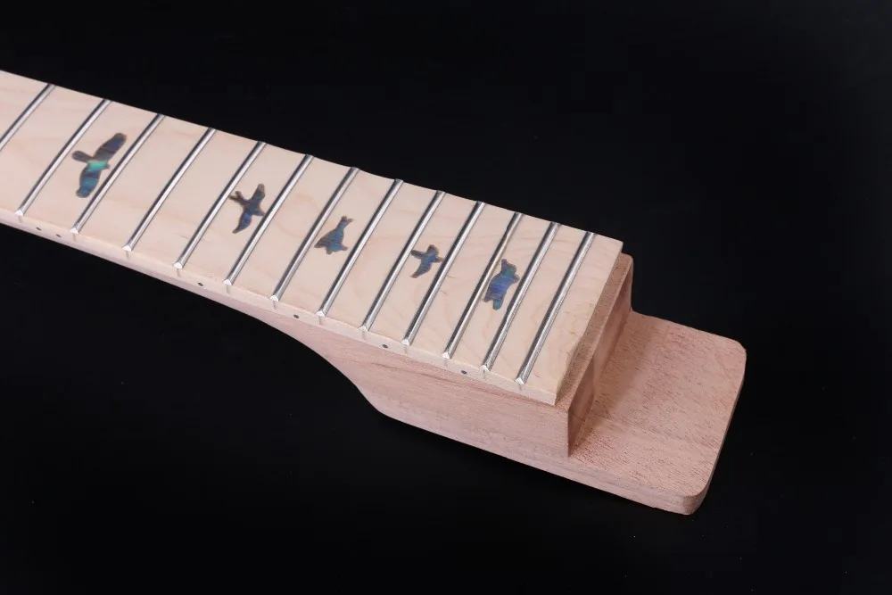 Электрогитара без отделки Diy корпус из красного дерева + пламя кленовый шпон