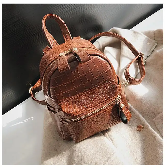 brown Модный женский рюкзак из кожи аллигатора, Мини, мягкий на ощупь, многофункциональный, маленький рюкзак для женщин, женская сумка на плечо - Цвет: brown