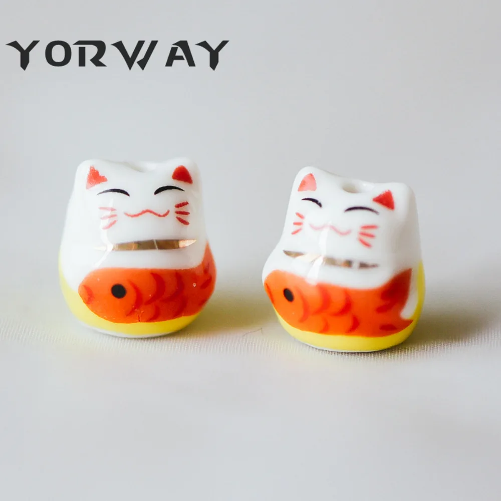 10 шт./лот фарфор Lucky бусины кошка 15 мм, ручной работы керамика Maneki Neko, просверленные через Kawaii кошки с рыбой(80155