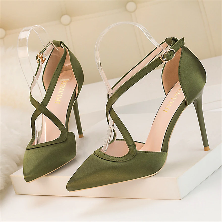 Женские туфли с перекрестными пряжками однотонные шелковые офисные на высоком