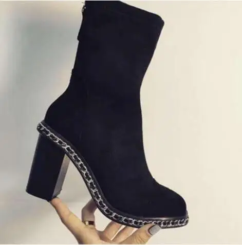 Женские сапоги с цепочками до колена на высоком квадратном каблуке зима 2022 |