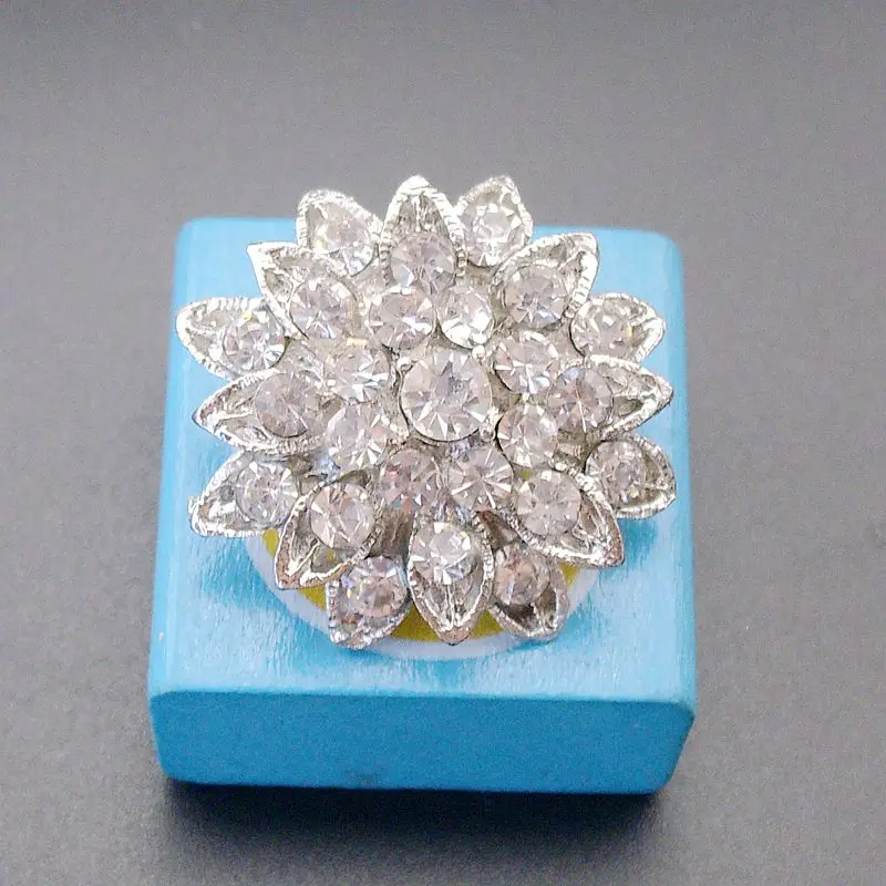 Маленькая брошь блестящая красивая прозрачная Хрустальная в форме цветка из