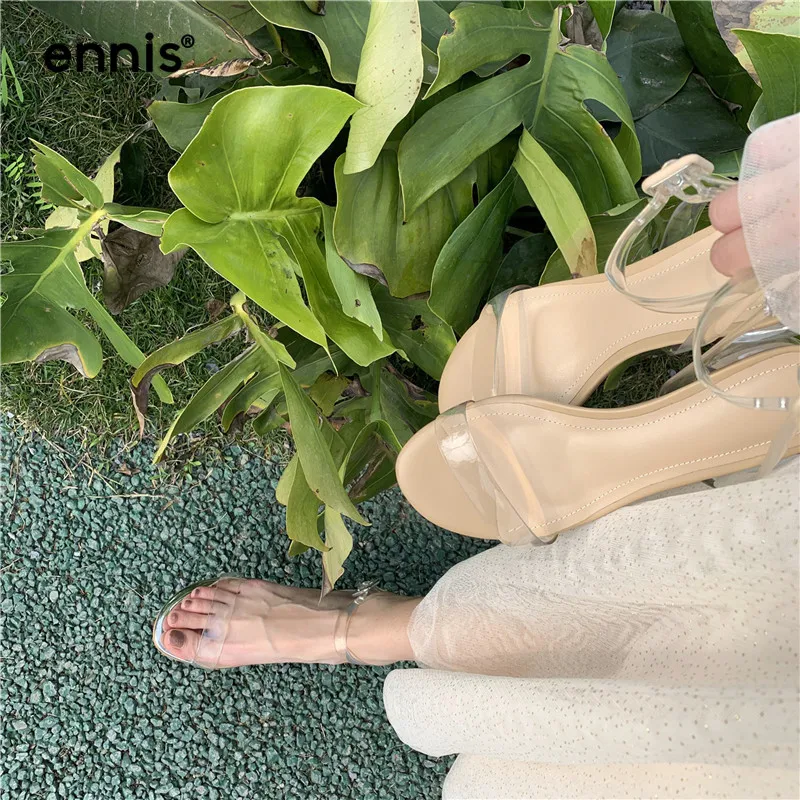 ENNIS/ прозрачные босоножки; Модные женские босоножки на прозрачном каблуке; женская летняя обувь; босоножки из плексигласа с ремешком на щиколотке; S941