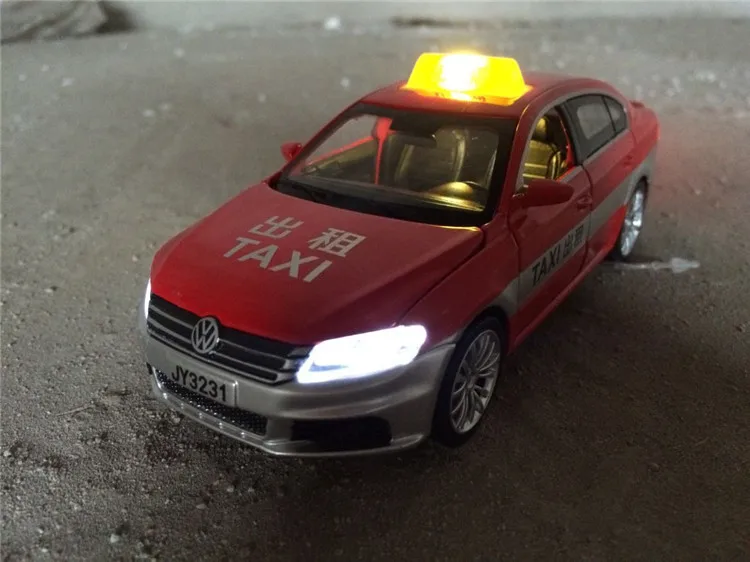 Коллекционная модель автомобиля из металлического сплава в масштабе 1:32 такси с