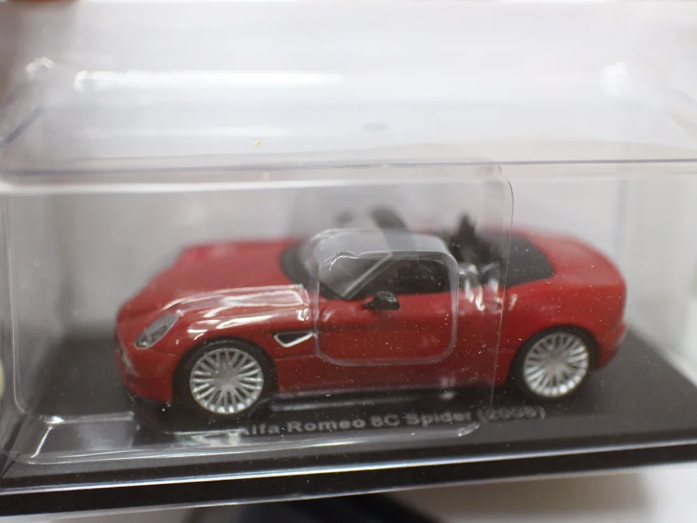 Оригинальная фабричная 1:43 Alfa Romeo 8C SPIDER boutique игрушечная машинка из сплава для детей, детские игрушки, модель в подарок, оригинальная коробка