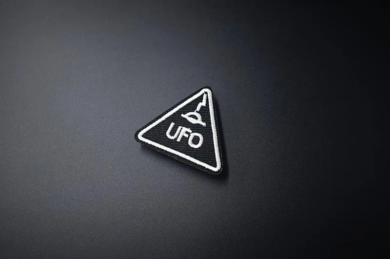 Размер UFO: 3,6X4,0 см вышитая нашивка для одежды, пришивная аппликация, милая тканевая одежда, обувь, сумки, украшение