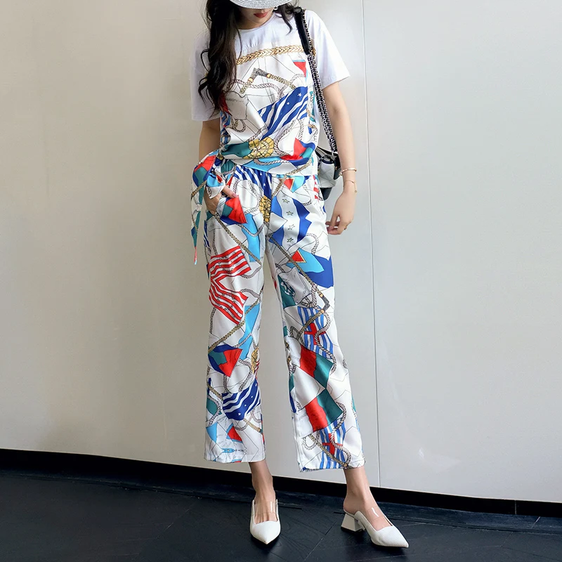 Новинка 2019 года. Летние женские топы с круглым вырезом и индивидуальным принтом.