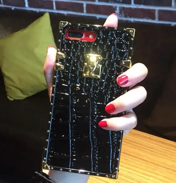 Черный Чехол с узором из крокодиловой кожи и золотыми кнопками для iPhone X, XR, Xs, Max, 8, 8 plus, 7, 7 plus, мягкая задняя крышка из полиуретана для iPhone 6, 6S Plus - Цвет: Черный
