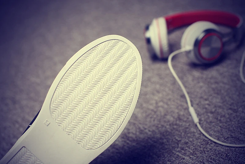 Летняя мужская обувь новая модная кожаная Повседневные Дышащие корейские туфли