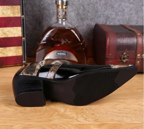 Новинка мужские туфли из лакированной кожи с пряжкой визуально увеличивающие