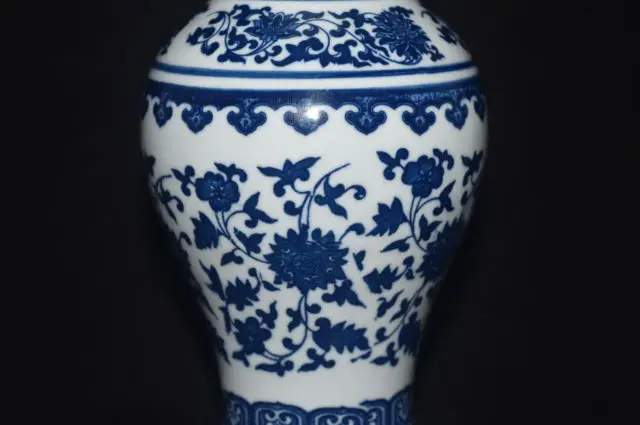 Изысканный Китай Ручная роспись цветок синий и белый фарфор ваза Qianlong Mark|porcelain