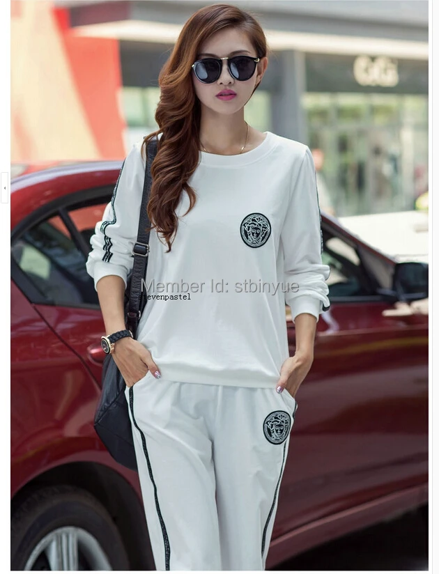 Top Quality European Hot Sale Fashion Design Sports Costumes Women Leisure Round Collar Fleece Tracksuit |