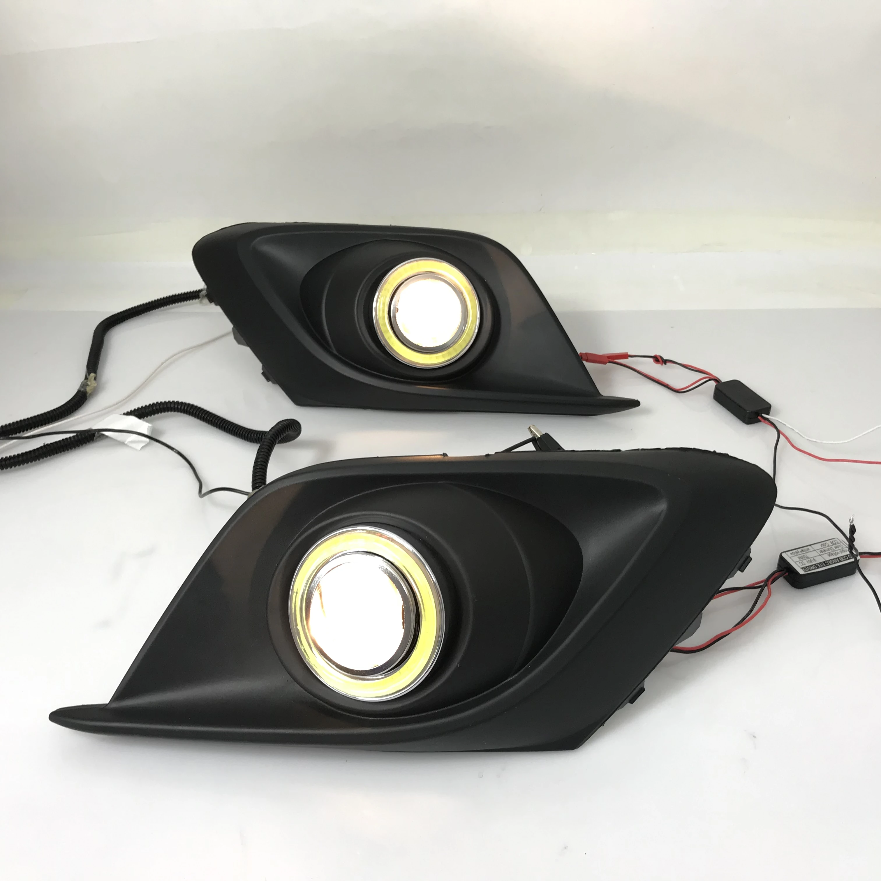 Противотуманная фара RQXR в сборе для mazda 3 axela 2014-16 cob angel eye светодиодные дневные