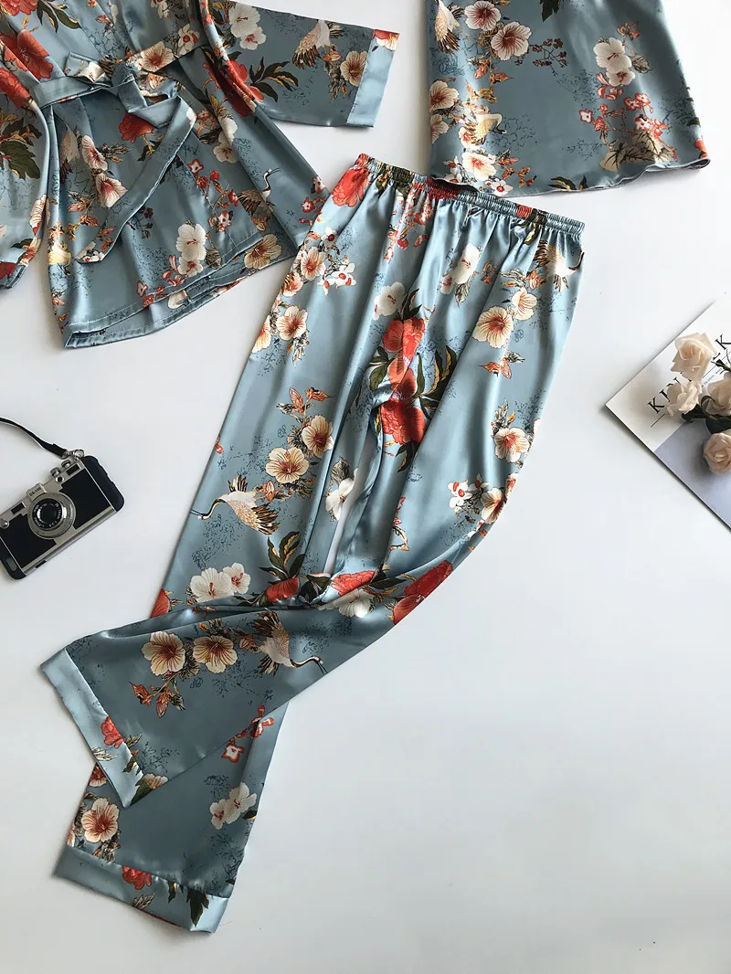 Женские пижамные комплекты из 3 предметов модная атласная пижама на бретелях - Фото №1