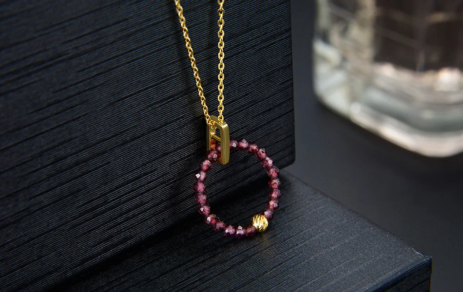 ORSA JEWELS Серебро 925 женское ожерелье круглый кулон красный камень гранат 18 K позолоченная цепочка Ювелирные изделия из стерлингового серебра OSN154