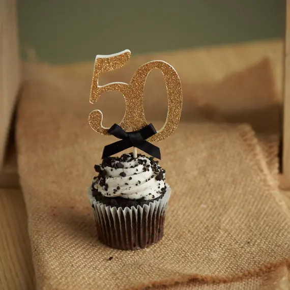 Изготовленные на заказ топперы для кексов 50-го дня рождения Топпер торта