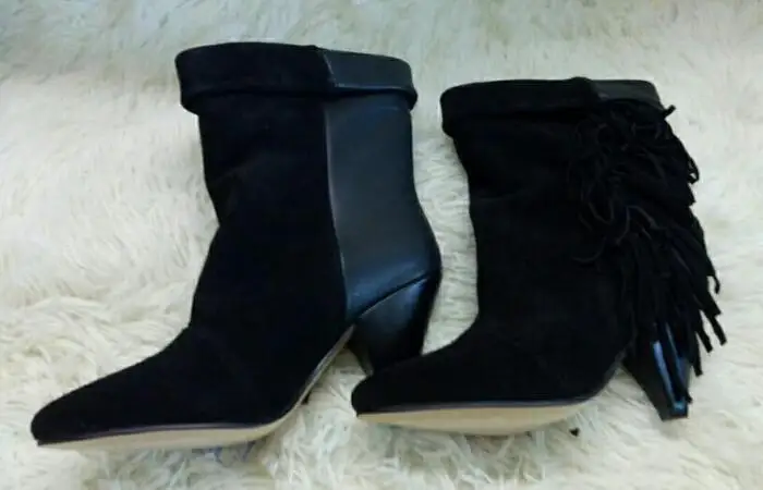Женские замшевые ботинки с острым носком серые или черные на высоком каблуке