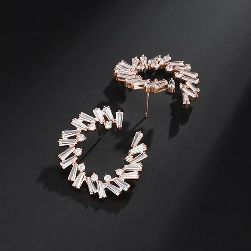 Queen Lotus 2018 New ladies fashion shiny C-shaped design silver / gold earrings Ms. AAA zirconium-grade personalized | Украшения и