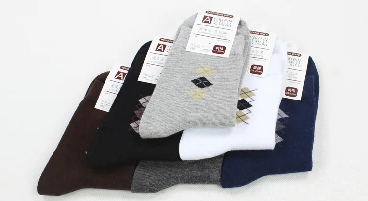 

New 2017 Cotton Men Socks Designer In Tube Socks For Men Fashion All-Match Small Diamond Socks Male sox male gentleman 15 colors