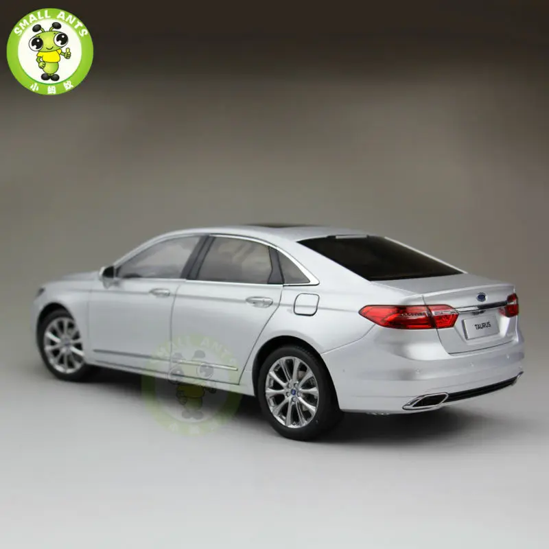Модель литая автомобиля Ford Taurus 1:18 для коллекции подарков хобби серебро | Игрушки