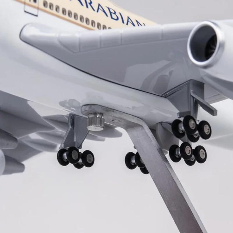 1/150 масштаб 47 см самолет Boeing B747-400 самолет Saudi Arabian Airlines модель W светильник и колеса литой под давлением пластиковый самолет