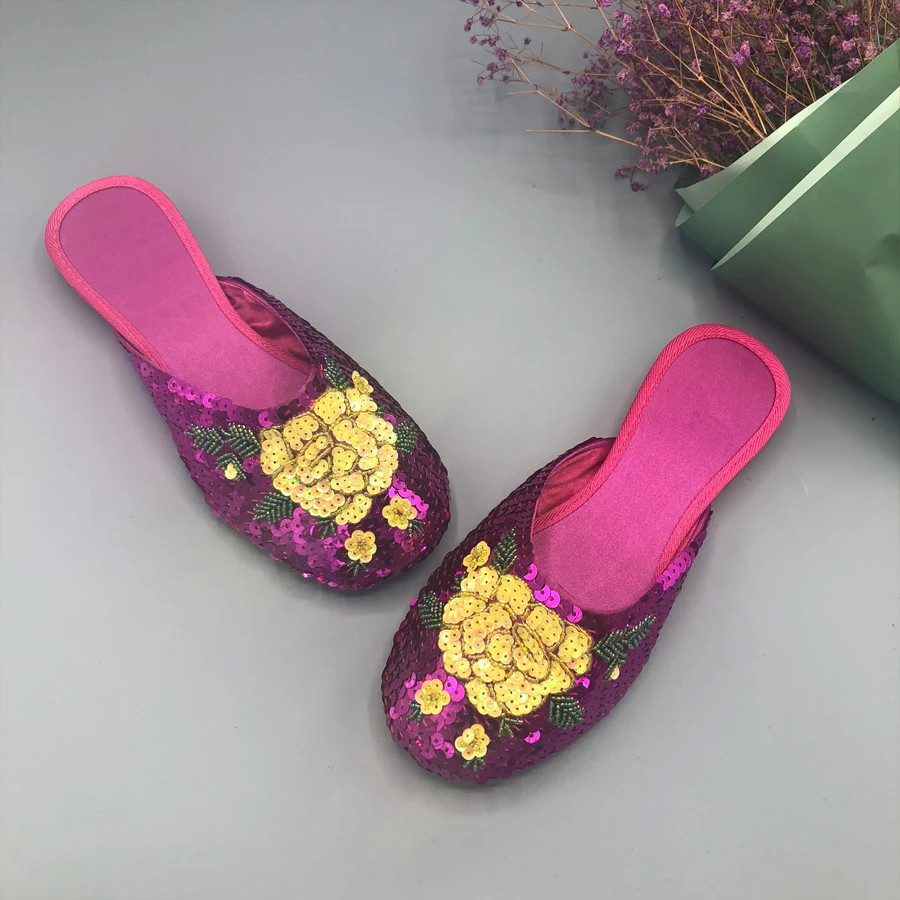 Comfortable Slippers Summer Vintage Ethnic Embroidered Slippers Satin Sequins Flat with Beef Feathers Home Women's Slippers