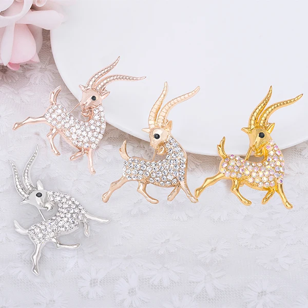 Поддельные золотые ювелирные изделия Белый Кристалл Брошь для одежды панк