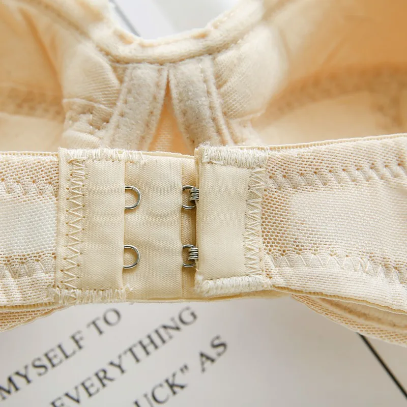 Модный кружевной глянцевый комплект из бюстгальтера с получашкой и трусиков