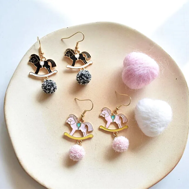 Timlee E092 New Popular Trojan Horse Earring Hair Ball Lovely Metal Dangle Earrings Temperamental Accessories Wholesale | Украшения и