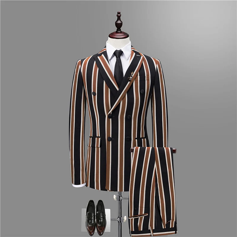 Мужской костюм из 3 предметов двубортный с вертикальными цветными полосками