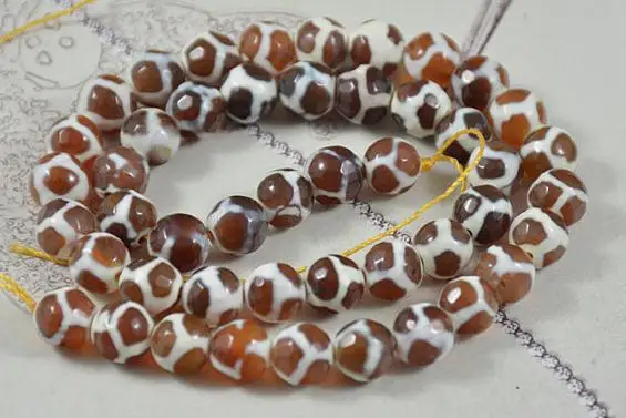 

Unique Pearls jewellery Store Tibetan Dzi Faceted Football Dragon White Coffee Agate Gemstone 8mm 15'' Full One Strand LC3-245