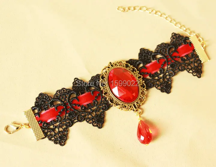 Винтажный браслет в стиле барокко черный кружевной красный со стразами амулеты