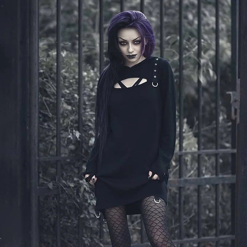 Женское готическое платье с капюшоном черное облегающее длинными рукавами и