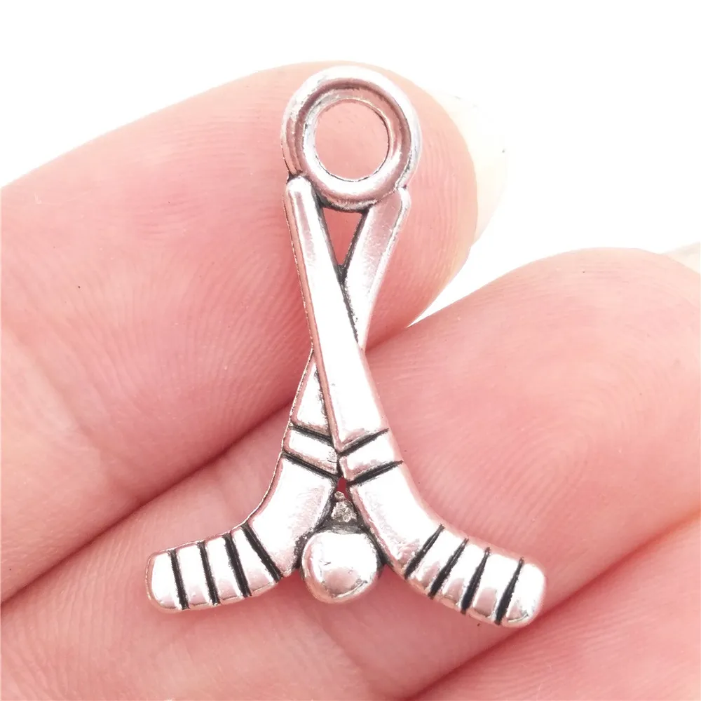 Оптом 30 цинковый сплав Спортивная Тема хоккейная клюшка амулеты античные