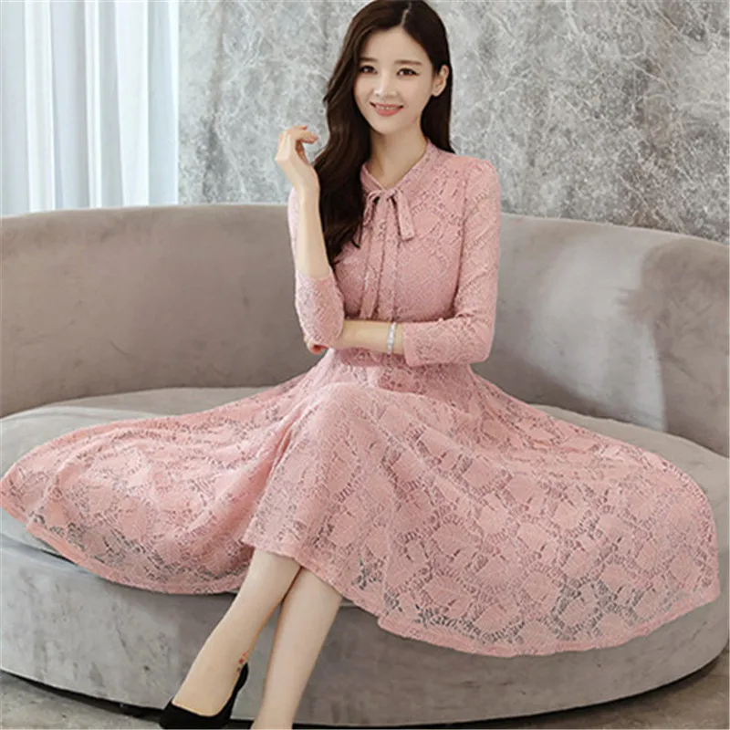 Женское кружевное платье повседневное облегающее с вырезом белое черное