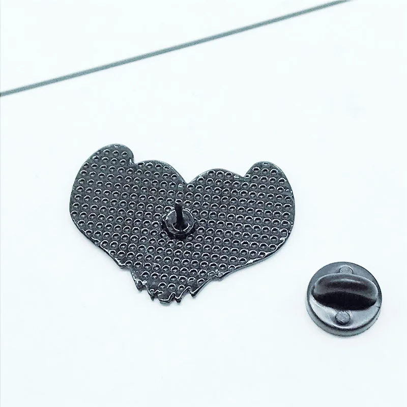 Значки с героями мультфильмов буквы YOU'RE NEVER ALONE если у вас есть демоны броши для