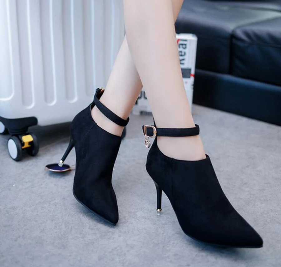 Новые женские ботинки с острым носком на высоком каблуке короткие мартинсы