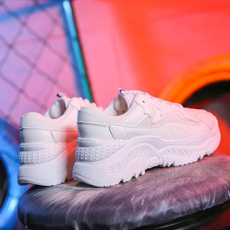 Белые кроссовки женская Вулканизированная обувь модная дышащие на массивном