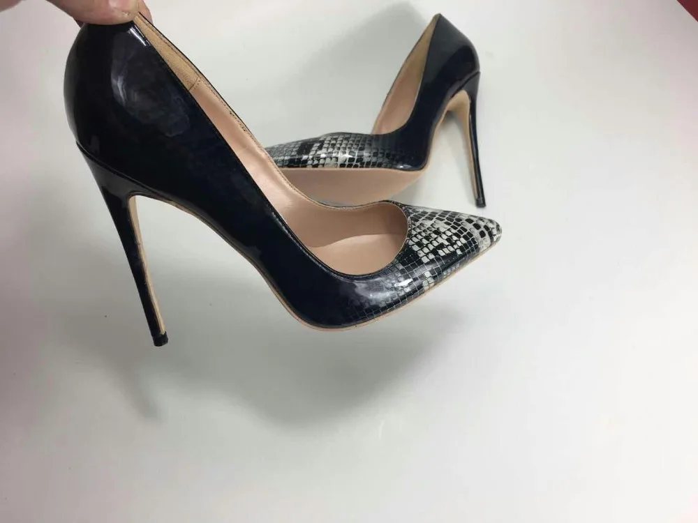 Новинка 2019 модные черные туфли из лакированной кожи питона с острым носком на