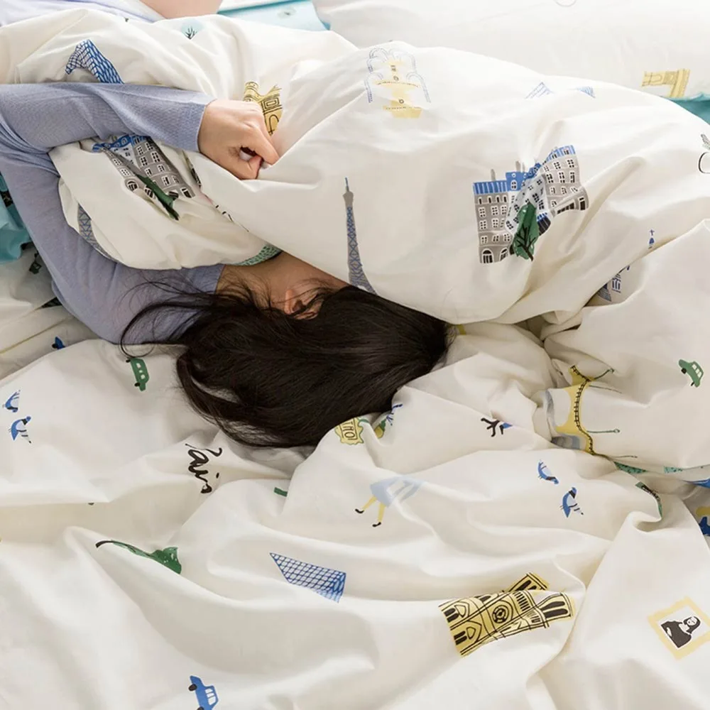 Постельное белье из мягкого хлопка бежевого и скандинавского цвета с рисунком 3/4