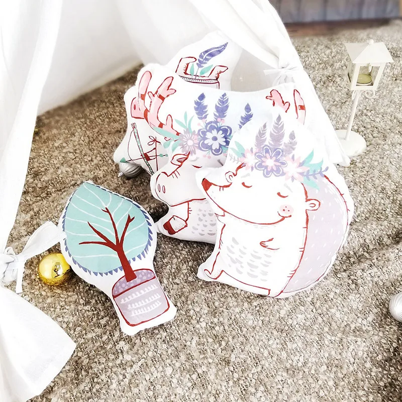 

1pc Beautiful Cartoon Tribal Animals Plush Pillows Tree Pig Hedgehog Elk Deer Tribe Animals Plush Toys Cushions Home Decoration