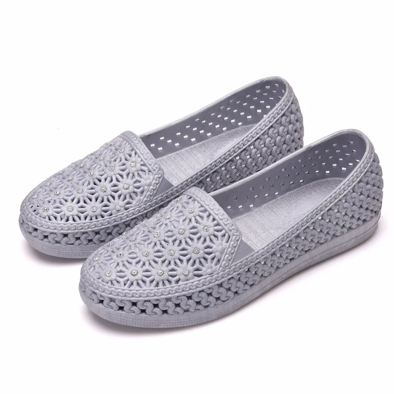 

Summer Soft Nurse Shoes New Fashion Hollow Beach Sandals Women Holes Shoes Casual Flat Skid-proof Simple Net Sandals